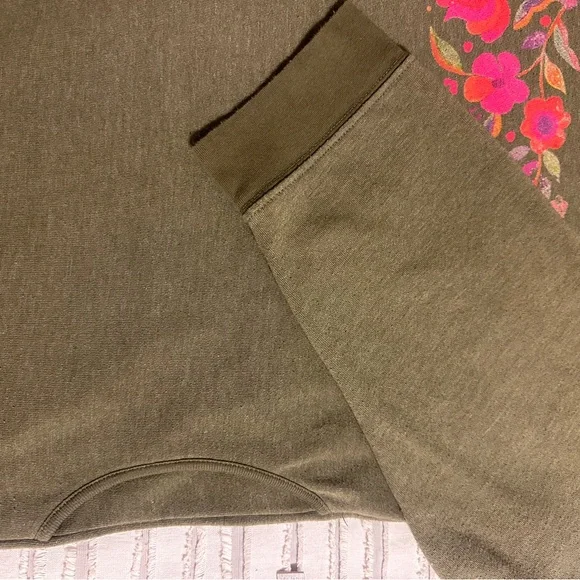 NATURAL LIFE Green Sweatshirt with Pockets - Picture 7 of 9